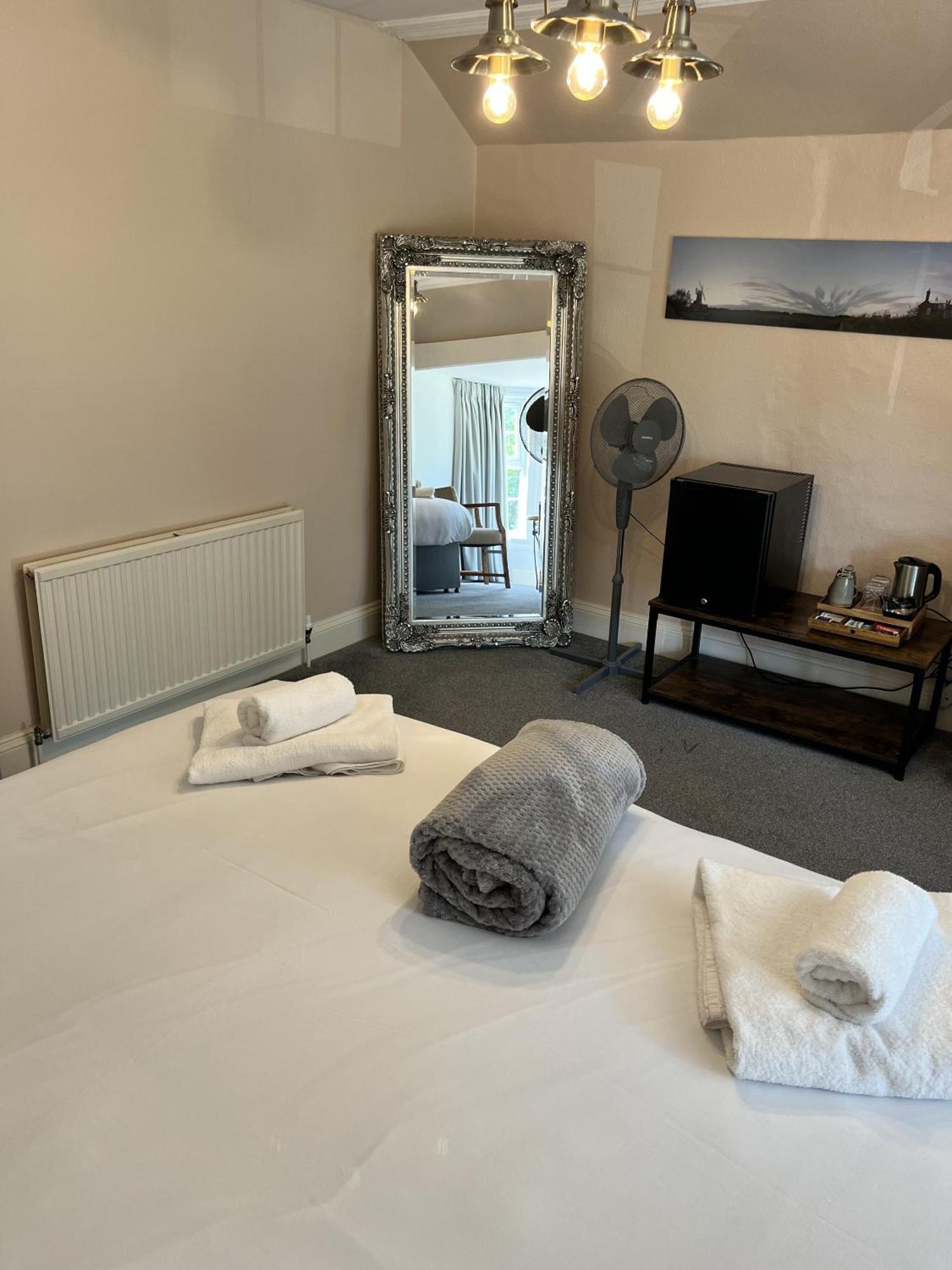 The Plough Inn Marsham Экстерьер фото